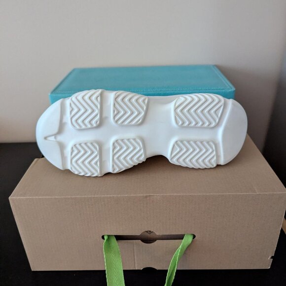 Women's Call it Spring - White Bed Foam Vegan Chunky Sneakers 7.5 - Picture 2 of 8